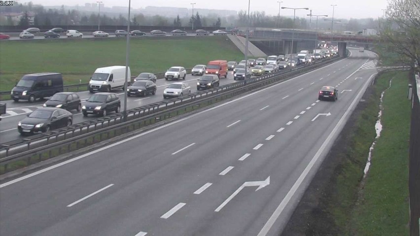 Utrudnienia na autostradzie. Kolizja czterech aut 