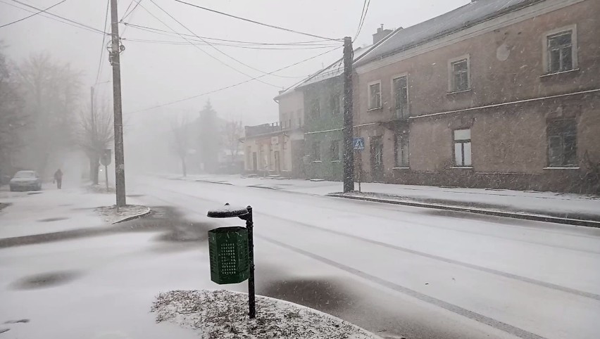 Tak wyglądała ulica 3 Maja w Skarżysku (róg ze Staszica) w...