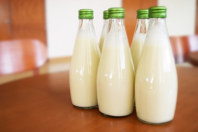 OSM współpracuje z ponad 400 dostawcami mleka. Z kolei 200 osób pracuje w zakładach w Czarnkowie i Chodzieży.