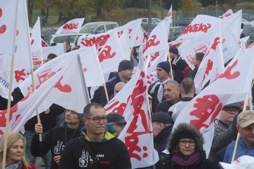 Pikieta pracowników Volkswagena - domagają się podwyżek [ZDJĘCIA + WIDEO]