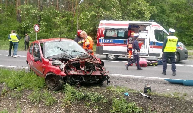 Śmiertelny wypadek koło Piotrkowa. Zderzenie na DK 12 we wsi Poniatów pomiędzy Piotrkowem i Sulejowem