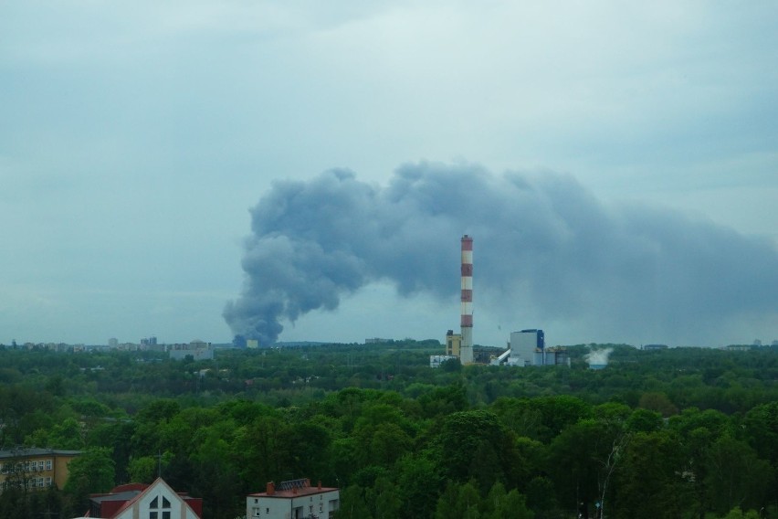 Pożar w Katowicach 13.05.2016. Pożar hali na ul. Żeliwnej