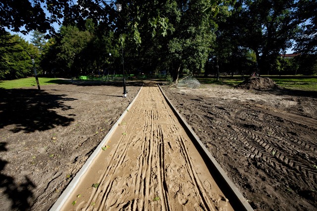 Prace na terenie parku objęte są nadzorem konserwatorskim i archeologicznym. Park jest bowiem wpisany do rejestru zabytków.