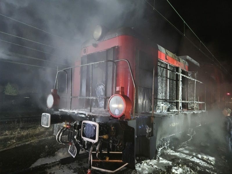 Pożar lokomotywy we Włoszczowicach. Nocna akcja pińczowskich strażaków