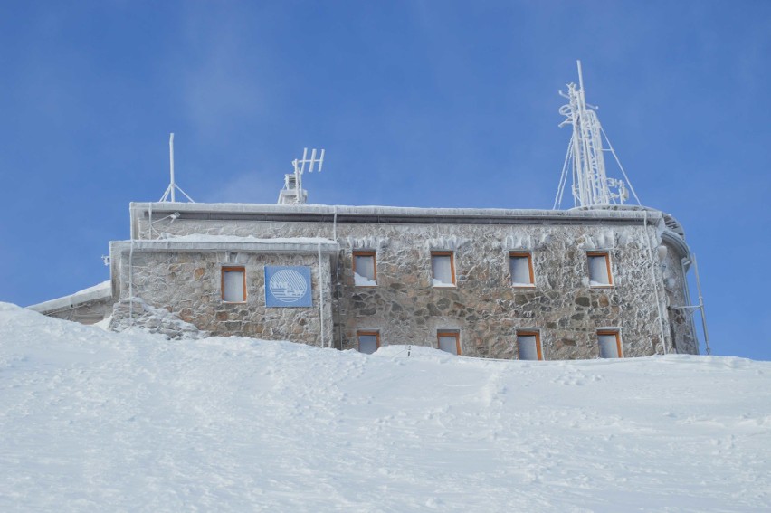 Tatry. Kasprowy Wierch oblężony przez narciarzy i turystów [ZDJĘCIA]