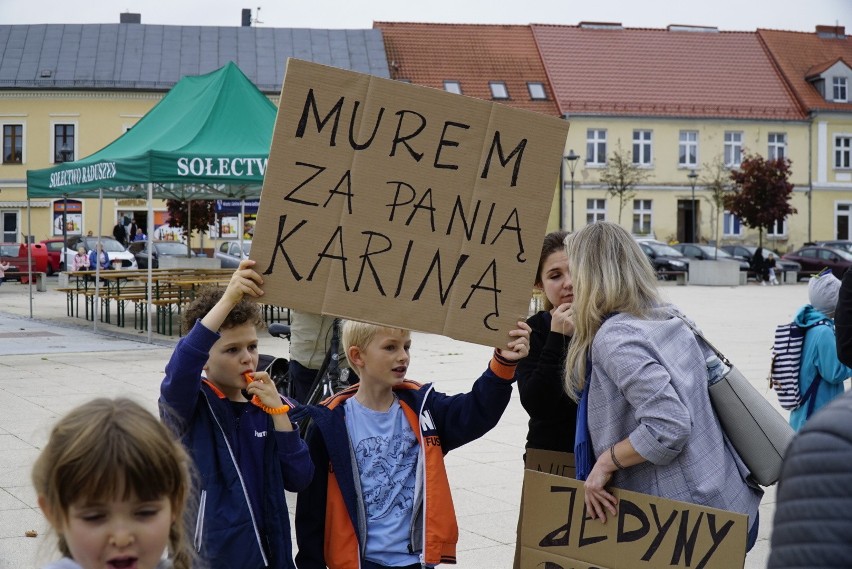 Protest mieszkańców Murowanej Gośliny przeciwko rezygnacji...