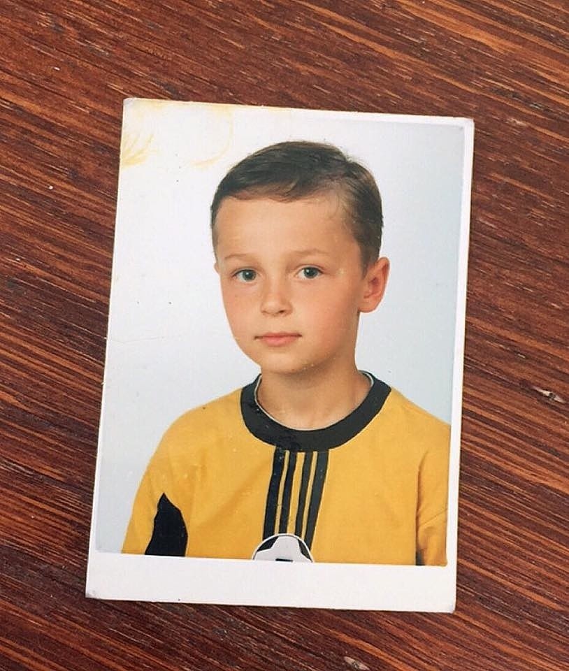 Jeden z aktorów opublikował swoje zdjęcie z dzieciństwa i...