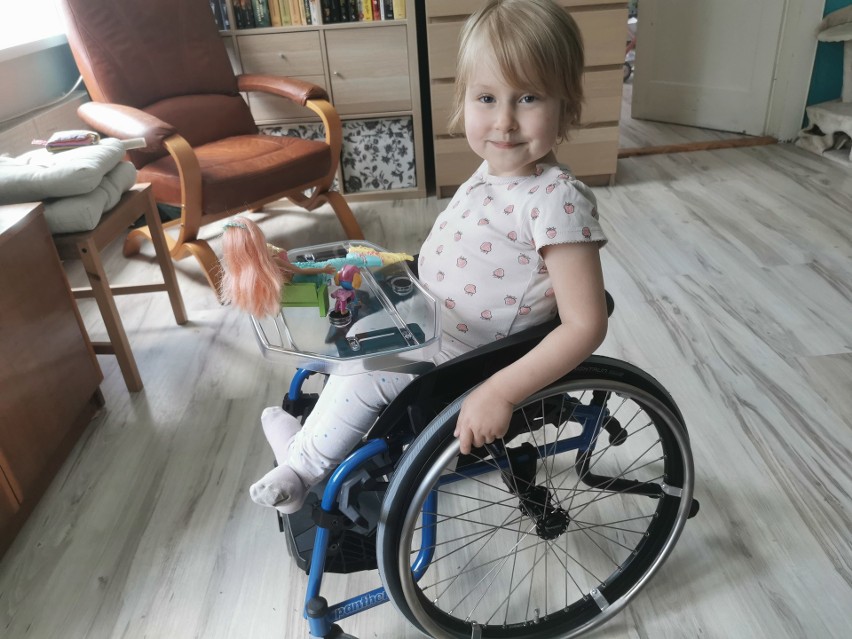 5-letnia Lilianka z Sępólna potrzebuje nowego wózka...