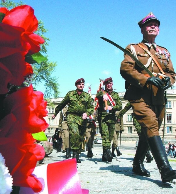 8 maja 2009, w rocznicę zakończenia wojny, rotmistrz Bernard Wasilewski poprowadził poczty sztandarowe. Został wtedy uhonorowany przez polonię amerykańską medalem Ignacego Paderewskiego.