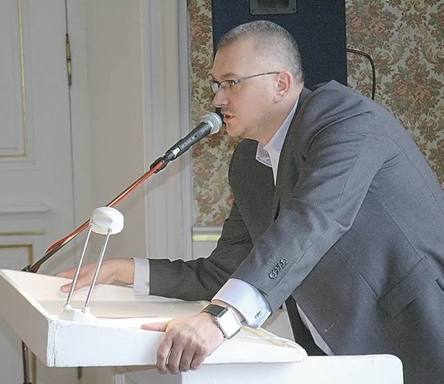 Burmistrz Sławomir Kowal zdaniem prokuratury nie popełnił przestępstwa w sprawie fałszowania podpisów przez jego urzędników.