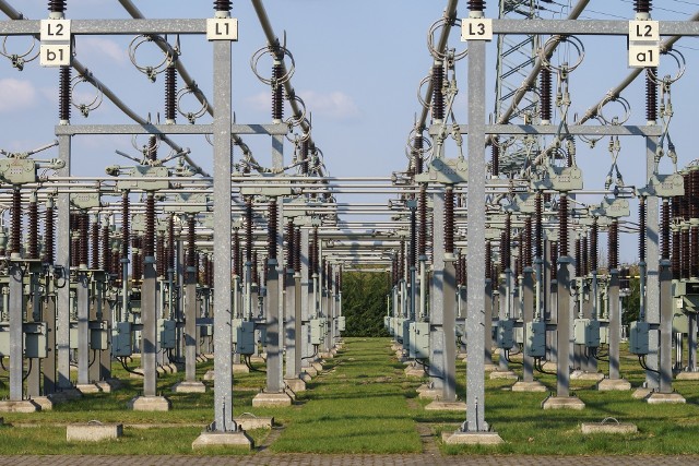 W piątek, 24 lipca, na osiedlu Błonie w Bydgoszczy planowane są wyłączenia prądu. Bydgoskie Centrum Zarządzania Kryzysowego podało listę ulic, na których zabraknie energii. Sprawdźcie, czy będziecie mieli prąd w swoich domach. Na kolejnych slajdach przedstawiamy listę ulic, na których mogą być problemy z dostawą prądu >>>