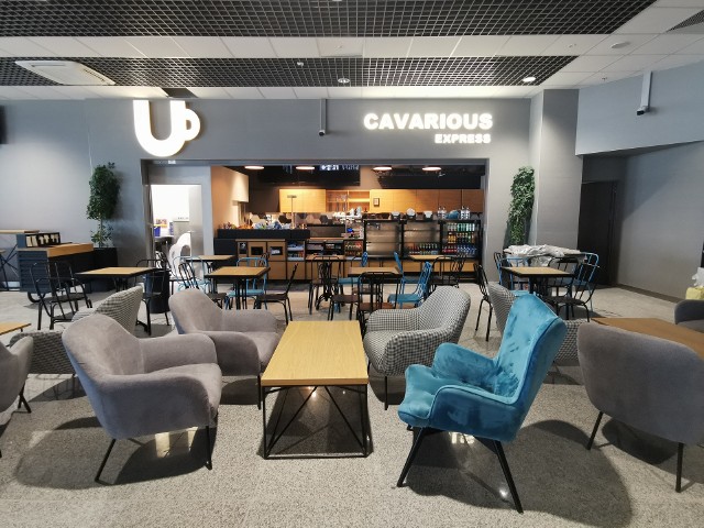 Restauracja Cavariuos. Nowy terminal B na lotnisku w Pyrzowicach w lipcu 2021