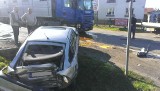 Wypadek w Milejowicach. Volkswagen golf wbił się w TIR-a (zdjęcia)