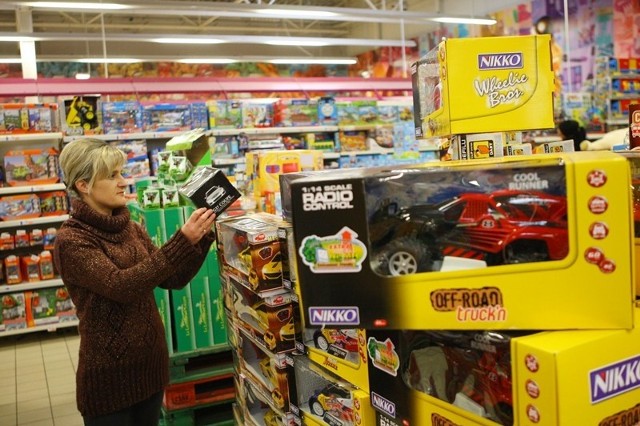 W hipermarkecie E.Leclerc obniżono ceny zabawek. Promocja potrwa do mikołajek.