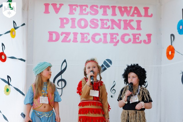 W namysłowskim Przedszkolu Integracyjnym odbył się finał IV Festiwalu Piosenki Dziecięcej. Soliści i zespoły wokalne wystąpili przed jurorami i publicznością. Zobaczcie galerię zdjęć z festiwalu.