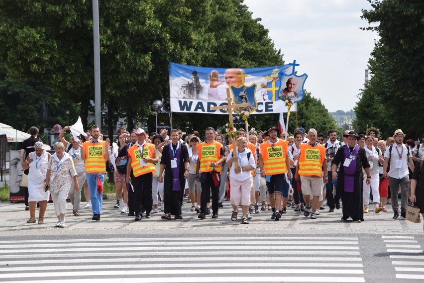 Zobacz kolejne zdjęcia. Przesuwaj zdjęcia w prawo - naciśnij...