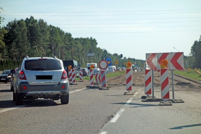 Na przebudowywanym odcinku DK1 w Ząbkowicach tworzą się duże...