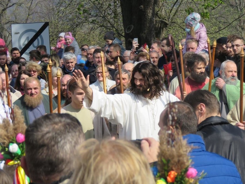 Jezus na osiołku w Kalwarii Zebrzydowskiej. Tak rozpoczynają się misteria Wielkanocne [ZDJĘCIA]