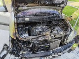 Samochód stanął w ogniu, strażacy z Wielowsi ruszyli do akcji [ZDJĘCIA]