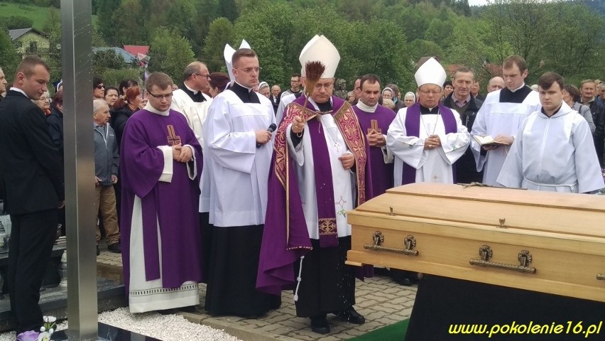 Stróża. Pogrzeb ks. Wiesława Hajty, dziekana i proboszcza miejscowej parafii