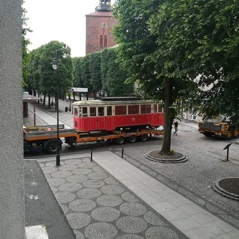 Zabytkowy słupski tramwaj trafił do renowacji [zdjęcia]