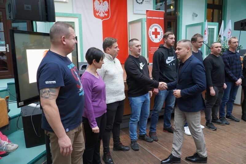 Obchody Dni Honorowego Krwiodawstwa Polskiego Czerwonego Krzyża. Skarżyska młodzież szkolna oddała aż 80 litrów krwi. Zobaczcie zdjęcia