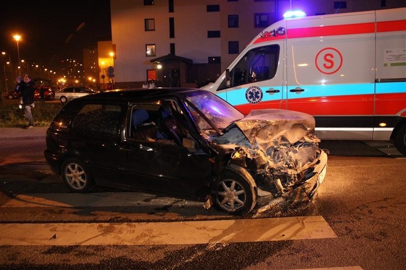 VW golf zderzył się z vw transporterem.