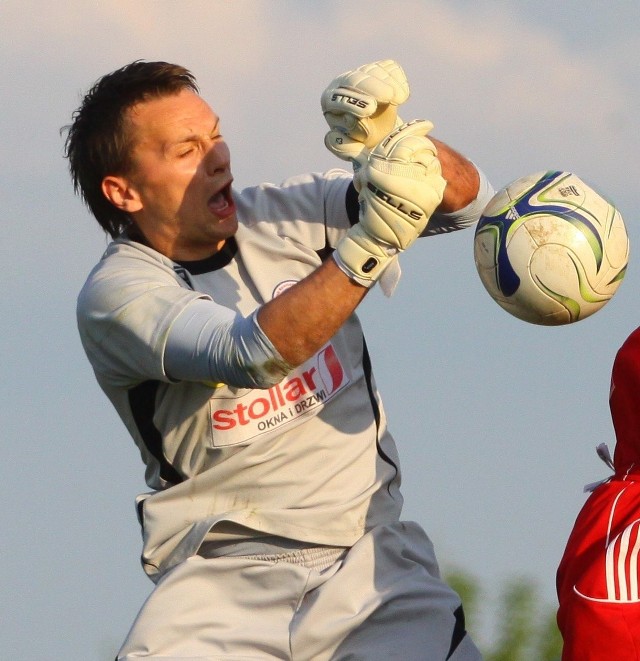 W sparingach lub na treningach Karol Salik zdobywa bramki z karnych jak na zawołanie. W meczu z Pelikanem kapitan Wigier zawiódł siebie i kolegów