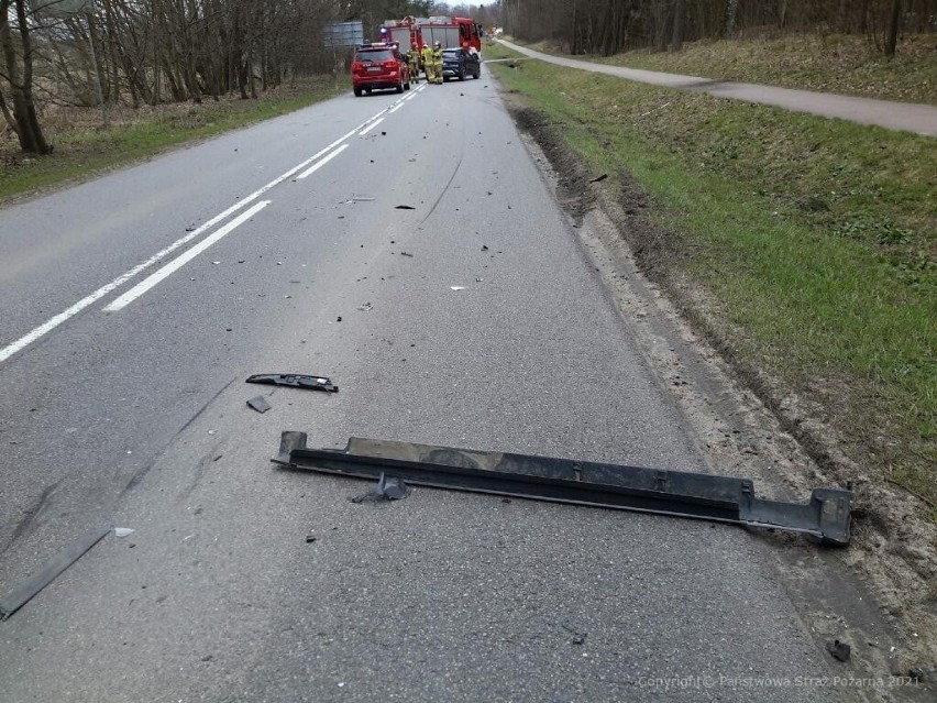 Zderzenie dwóch samochodów osobowych koło Chojnic w środę,...