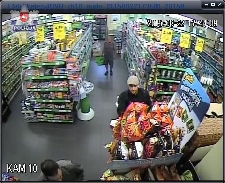 Kradzież w sklepie w Chodlu: Dwóch złodziei nagrała kamera monitoringu (FOTO)