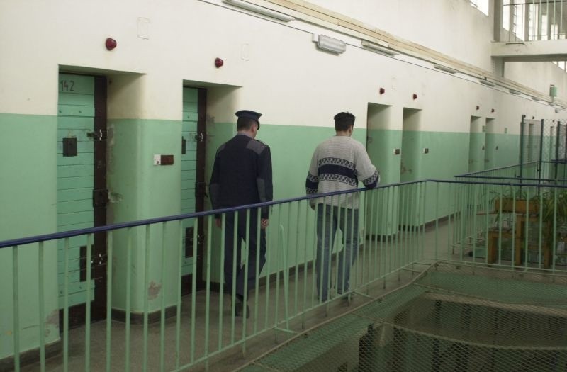 Wracają widzenia w polskich więzieniach i aresztach śledczych. Po ponad rocznej przerwie wywołanej pandemią bliscy odwiedzą osadzonych