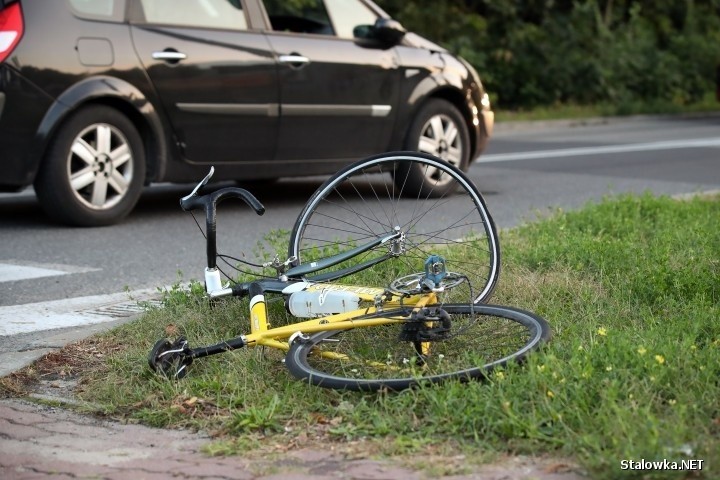 Stalowa Wola. Rowerzysta został ranny w zderzeniu z samochodem osobowym. Jak doszło do wypadku? Zobacz zdjęcia