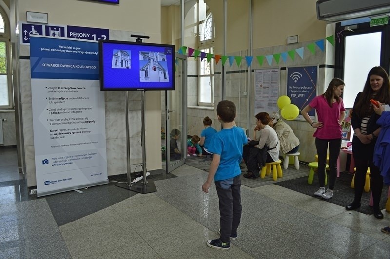 Hol dworca Sosnowiec Główny znów służy pasażerom. Obsługa...