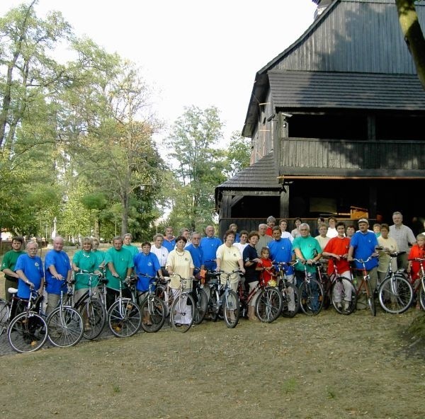 Uczestnicy rajdów zawsze ubrani są tak, by każdy wiedział, że to jedzie sekcja turystyki rowerowej.