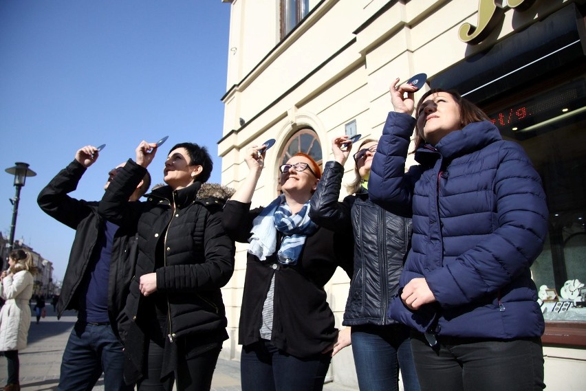 Zaćmienie Słońca. W Lublinie i regionie wzbudziło ogromne zainteresowanie (ZDJĘCIA)