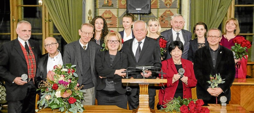 Wczoraj w Sali Obrad Rady Miasta Krakowa wręczono nagrody i...