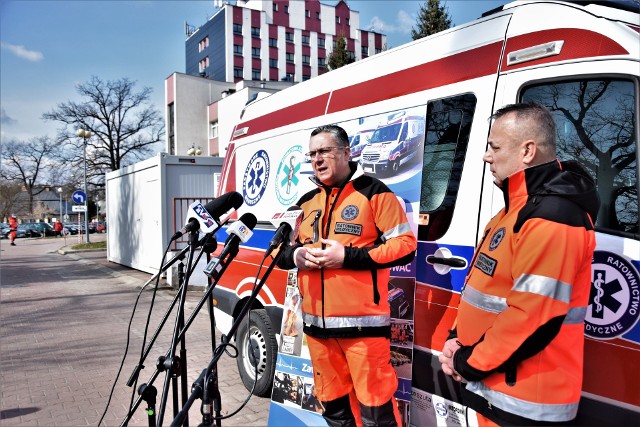 Grzegorz Gałuszka, dyrektor Podkarpackiej Stacji Pogotowia Ratunkowego w Mielcu i Janusz Kulig, kierownik stacji ratownictwa medycznego w Tarnobrzegu