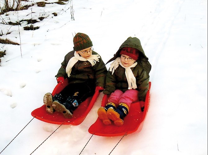 Z nadejścia zimy najbardziej cieszyły się dzieci.