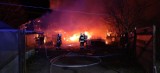 Pożar budynków gospodarczych w miejscowości Witolub koło Karlina. Z ogniem walczyło siedem zastępów straży pożarnej [ZDJĘCIA]