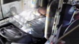 Sydney, Australia. Kierowca autobusu podczas jazdy wziął narkotyk i spowodował wypadek (nagranie z monitoringu)