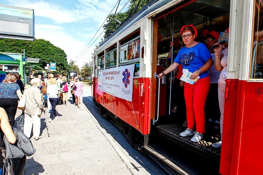 Kolorowy tramwaj profilaktyczny HIV - AIDS na ulicach Szczecina