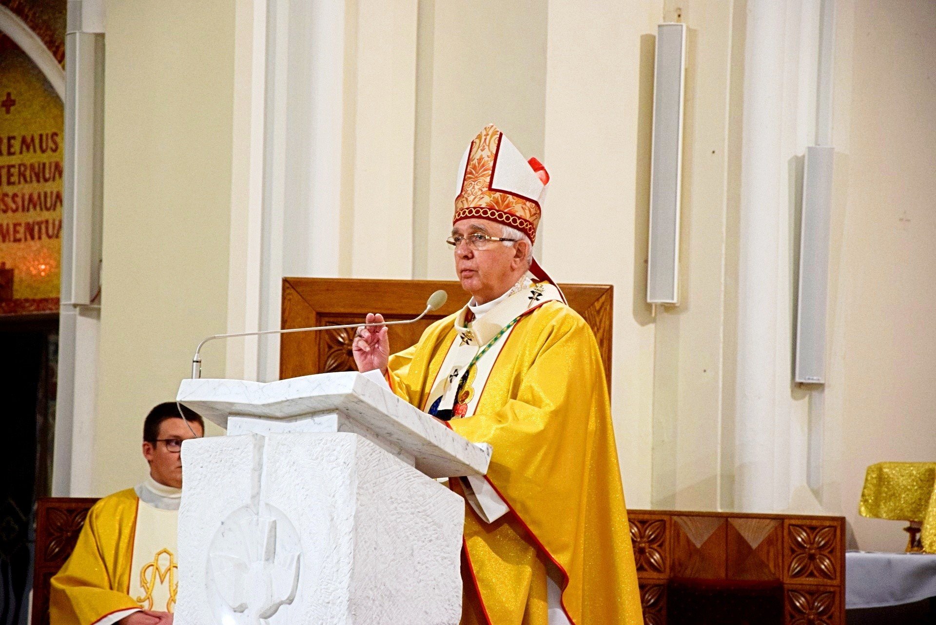 Arcybiskup Wacław Depo powołał komisję do wizytacji prywatnego  stowarzyszenia wiernych Wspólnota Przymierza Rodzin „Mamre” | Dziennik  Zachodni