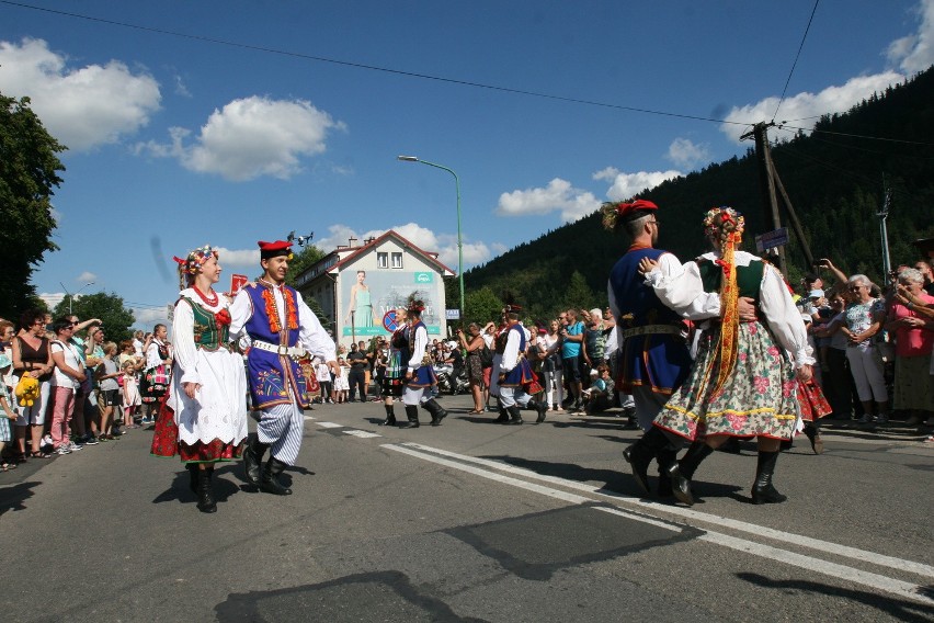 Tydzień Kultury Beskidzkiej 2016: Drugi dzień święta folkloru. Barwny korowód w Szczyrku [ZDJĘCIA]