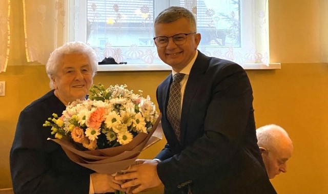 Na spotkaniu opłatkowym uhonorowano najstarszą seniorkę, 86-letnią Marię Leśniak.