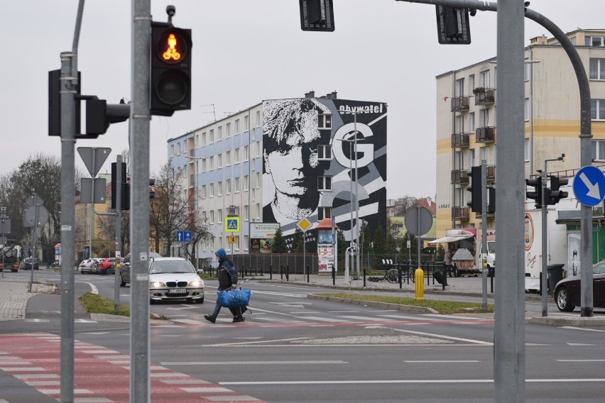 Przy ul. Reja w Toruniu powstał mural poświęcony Grzegorzowi...