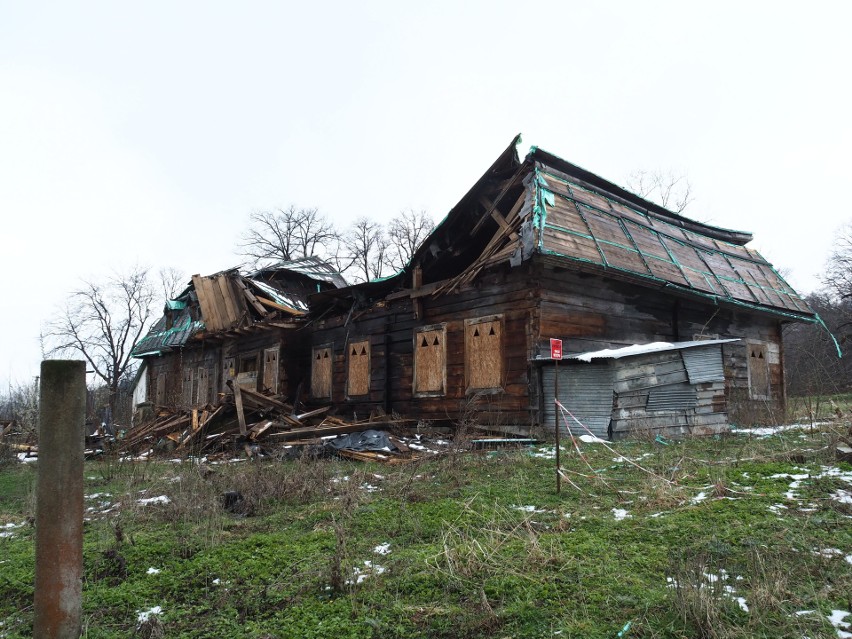 Dwór w Raciechowicach po katastrofie budowlanej