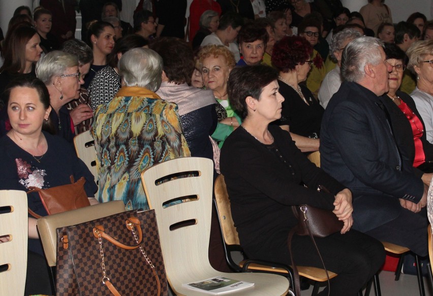 Gminny Dzień Kobiet w Baranowie. Imprezę – po raz pierwszy – zorganizowano w GOKSiR 8.03.2023. Zdjęcia