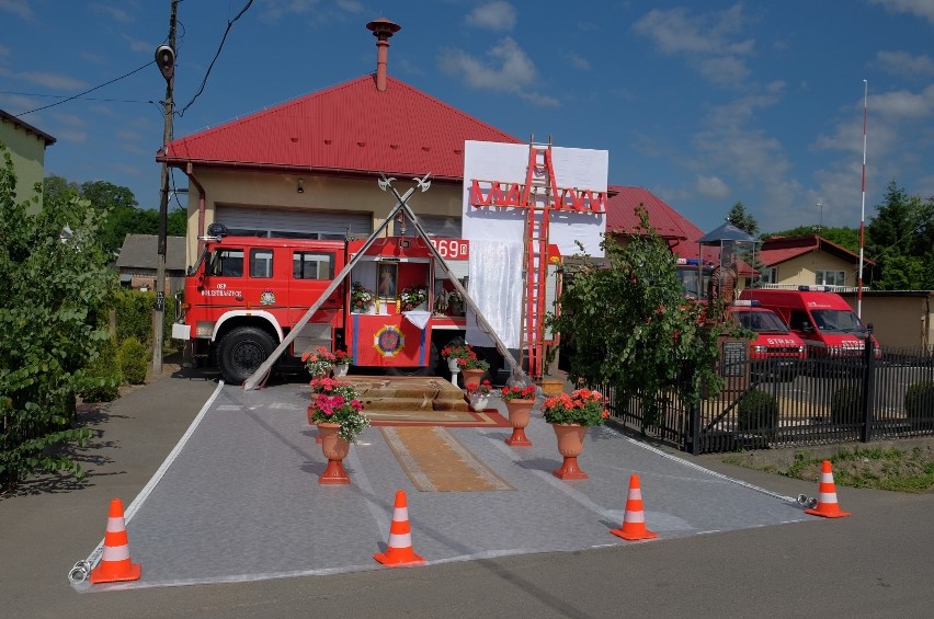 Do wykonania ołtarza posłużył wóz strażaków z OSP...