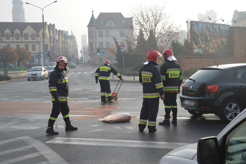 Głogów: Kolizja zablokowała wjazd na rondo [ZDJĘCIA]