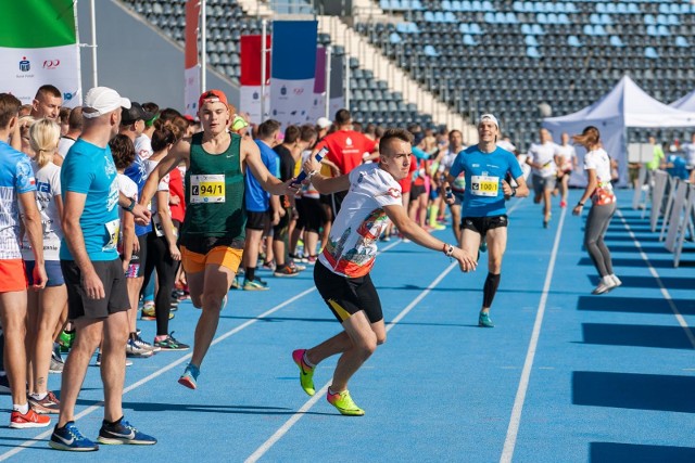 5. PKO Bieg Charytatywny to rywalizacja sztafet w 12. miastach Polski. Tym razem Bydgoszcz uplasowała się dopiero na 8. miejscu, ale przecież nie wynik był najważniejszy. Biegacze wyraźnie podkreślali, że liczy się przede wszystkim dobra zabawa i możliwość pomocy dzieciom.W rywalizacji miast tym razem zwyciężył Lublin. W Bydgoszczy najwięcej, bo 50 okrążeń pokonała ekipa "PKO Bydgoski Festiwal Biegowy". Na podium klasyfikacji open zmieściły się jeszcze ekipy "TKKF Kolejarza Bydgoszcz" i "Szybkiej Pomocy".